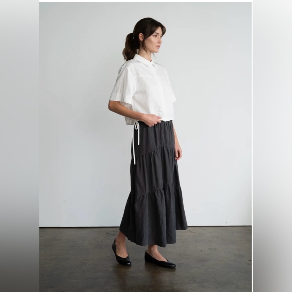 Elle Grey black tiered skirt size large